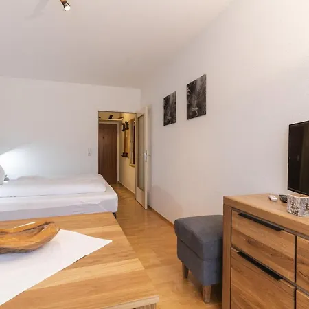 M. Simbeck * 奥伯斯特多夫